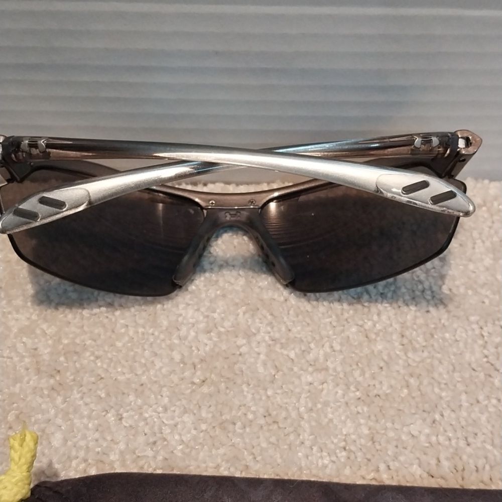 Under Armour Black Sunglasses with Silver Accents....NEW - Picture 2 of 4
